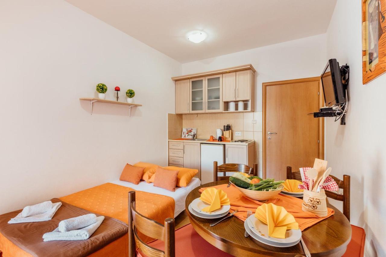 Apartments Cosovic Котор Екстер'єр фото