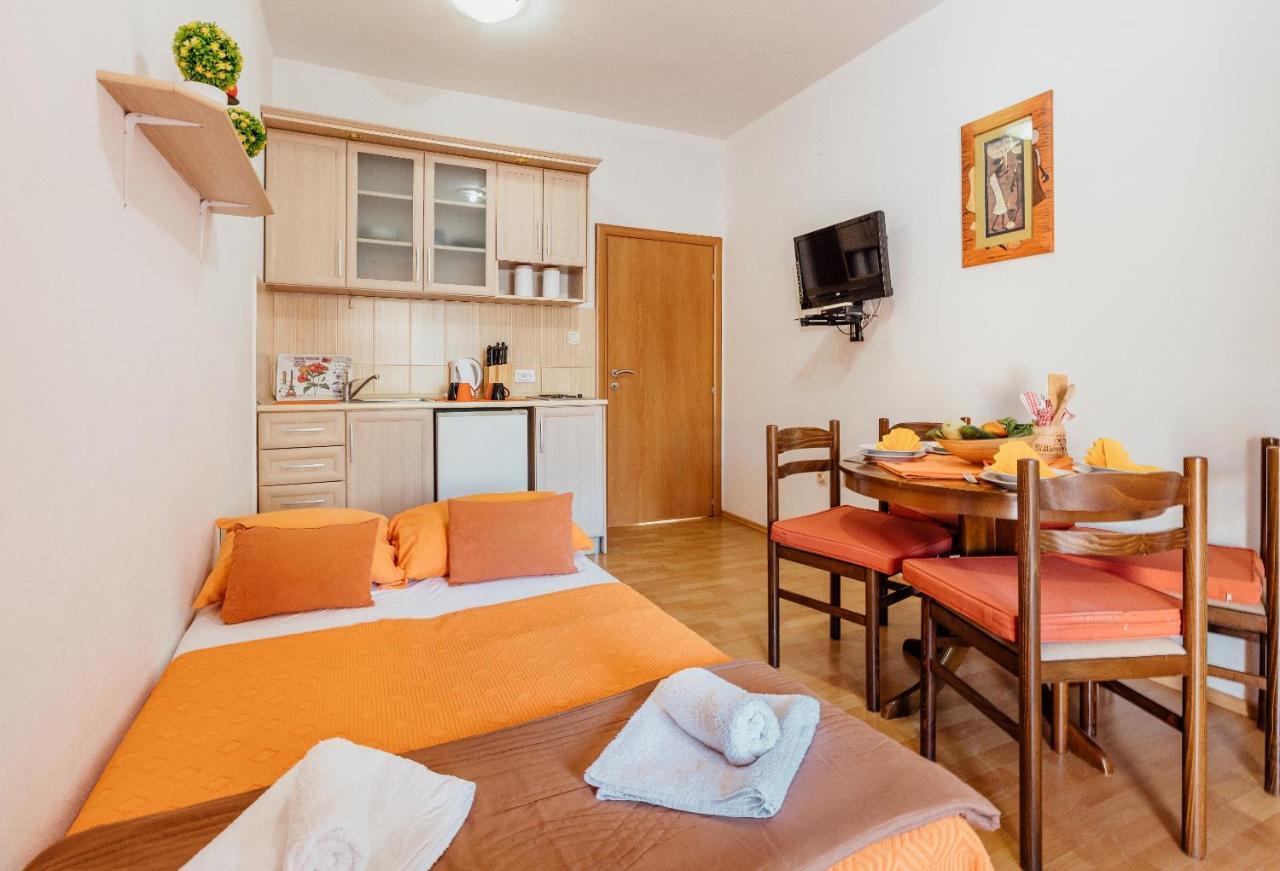 Apartments Cosovic Котор Екстер'єр фото