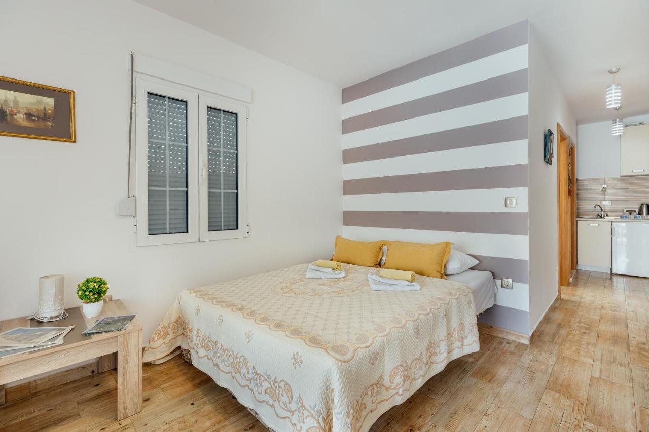Apartments Cosovic Котор Екстер'єр фото